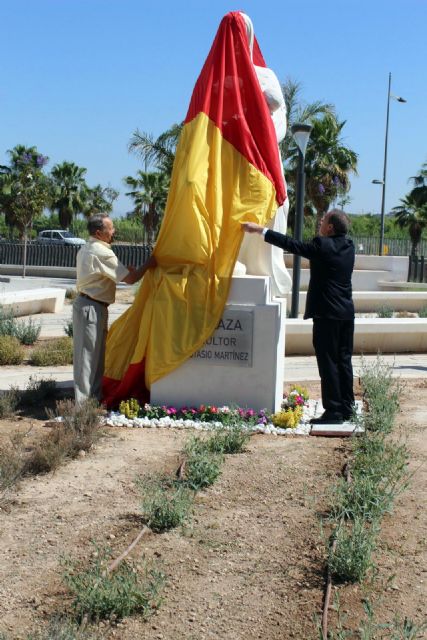 El escultor alcantarillero Anastasio Martínez Valcárcel dona una obra suya para la plaza que lleva su nombre, junto al Museo de la Huerta - 1, Foto 1