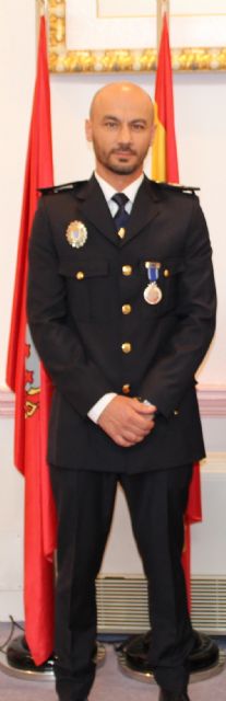 El Cabo de la Policía Local de Alcantarilla, Juan Antonio Hernández Beltrán recibió la Medalla de Plata al Mérito Policial - 1, Foto 1