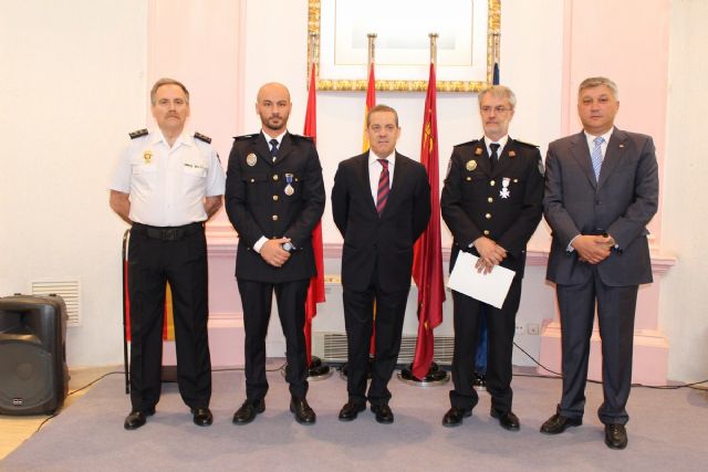 El Cabo de la Policía Local de Alcantarilla, Juan Antonio Hernández Beltrán recibió la Medalla de Plata al Mérito Policial - 2, Foto 2