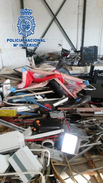 Inspección policial sobre puntos ilegales de venta de objetos metálicos - 1, Foto 1