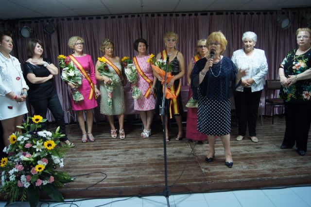 Ana Martnez Fuertes is proclaimed new queen of Municipal Center Senior Plaza Balsa Vieja, Foto 2