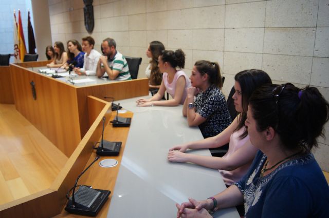 Eight volunteers from the UMU University have participated in the program "Strengthening education", Foto 4