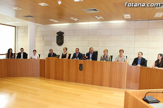 Concejales electos del PSOE y Ganar Totana-IU presentaron el acuerdo programtico del gobierno para la legislatura 2015/2019 - 2