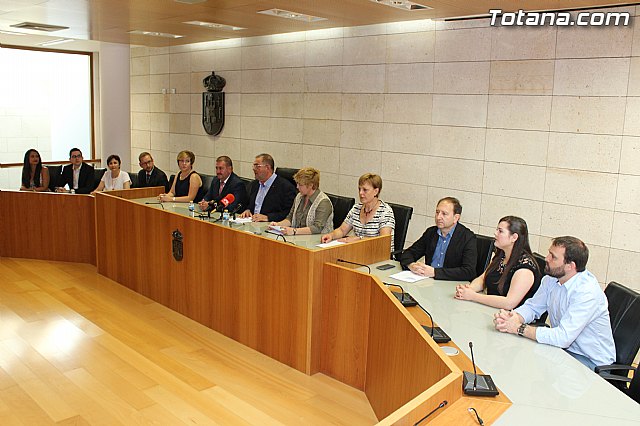 Concejales electos del PSOE y Ganar Totana-IU presentaron el acuerdo programtico del gobierno para la legislatura 2015/2019 - 8