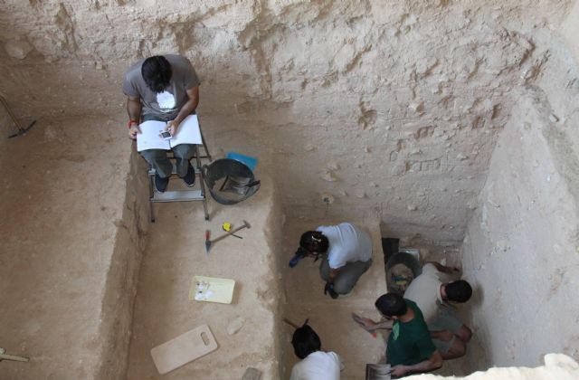 Una veintena de expertos y estudiantes de arqueología participan en la excavación de La Cueva Negra - 1, Foto 1