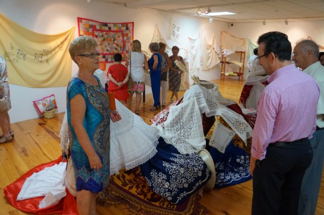 Las alumnas del taller municipal de primores de Ceutí muestran sus trabajos - 5, Foto 5