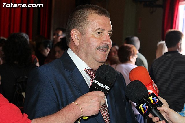Declaraciones tras el acto institucional de constitución de la nueva Corporación municipal del Ayuntamiento de Totana para la legislatura 2015/19, Foto 2