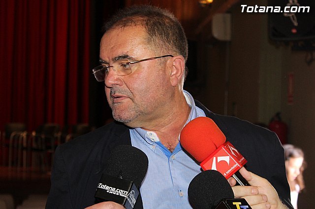 Declaraciones tras el acto institucional de constitución de la nueva Corporación municipal del Ayuntamiento de Totana para la legislatura 2015/19, Foto 4