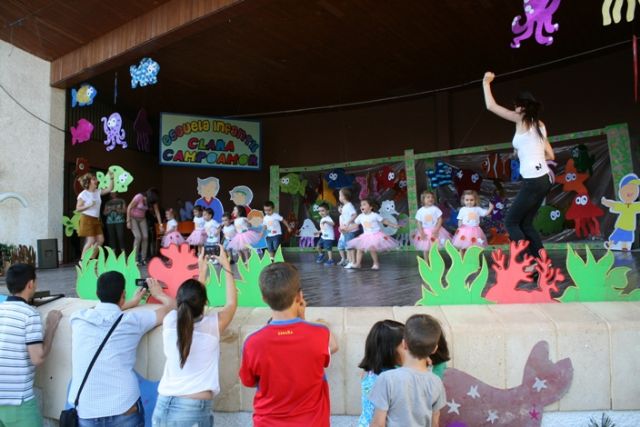 Students from the Municipal Nursery School "Clara Campoamor" held their end of year party, Foto 8