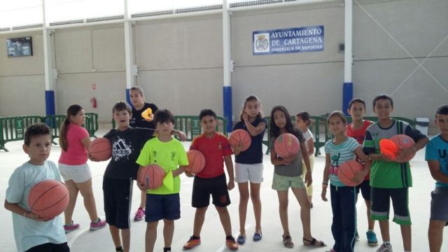 Fiesta deportiva en el Pabellón Municipal de Alumbres - 1, Foto 1