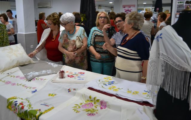 La asociación de Amas de Casa expone los trabajos y labores realizadas durante el curso - 2, Foto 2