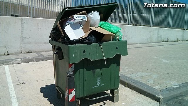 The strike was called off in the garbage collection service and street cleaning, Foto 1