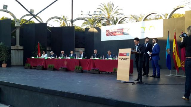 El Alcalde ofrece el apoyo municipal a la Facultad del Deporte en la graduación de la segunda promoción de Grado - 1, Foto 1