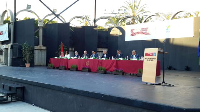 El Alcalde ofrece el apoyo municipal a la Facultad del Deporte en la graduación de la segunda promoción de Grado - 3, Foto 3