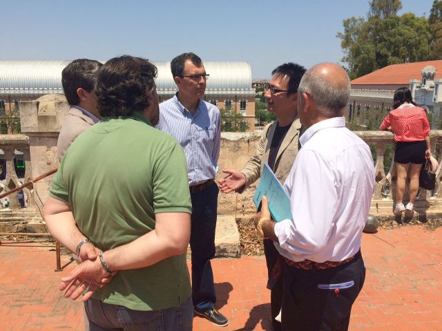 El Alcalde muestra a una delegación de arquitectos chinos el pabellón principal del Cuartel de Artillería que se transformará en museo - 3, Foto 3