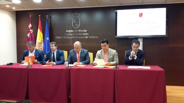 El Alcalde firma un convenio de colaboración para el desarrollo del Sistema de Información de Vivienda de la Región de Murcia - 2, Foto 2