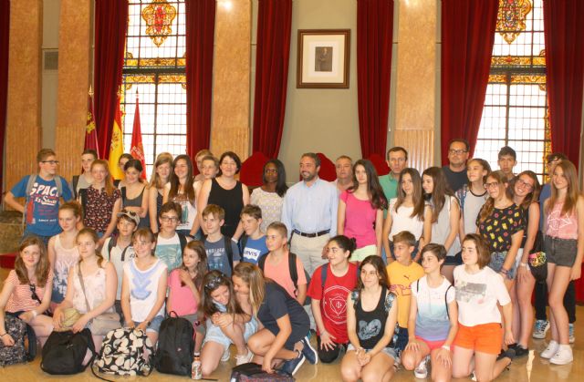 Rafael Gómez da la bienvenida a Murcia a 23 alumnos franceses que participan en un intercambio - 1, Foto 1