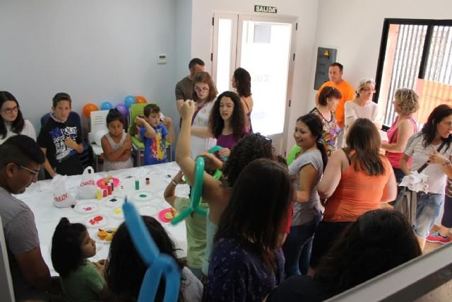 Más de 70 personas disfrutan de una mañana de convivencia para despedir el curso 2014-2015 en el Centro Multidisciplinar Celia Carrión Pérez de Tudela, Foto 2
