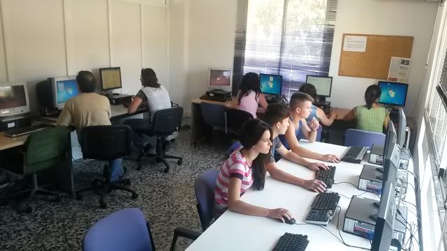 SABIC dona 30 ordenadores y diverso material informático a la Fundación Sierra Minera - 1, Foto 1