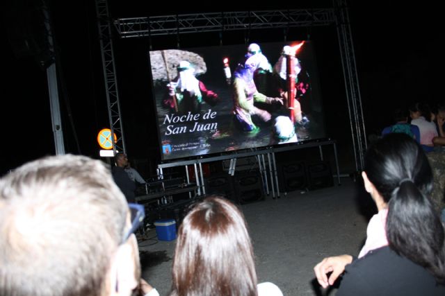 Unas mil personas arropan a la mora en su bajada del monte Castellar al Río Mula - 3, Foto 3