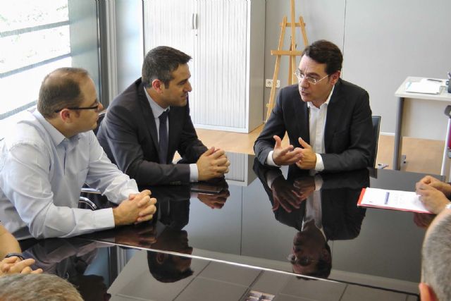 El consejero de Presidencia y Empleo en funciones, José Gabriel Ruiz, visita en Alcantarilla uno de los programas de empleo y formación - 1, Foto 1