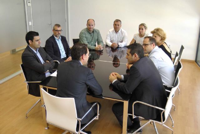 El consejero de Presidencia y Empleo en funciones, José Gabriel Ruiz, visita en Alcantarilla uno de los programas de empleo y formación - 2, Foto 2