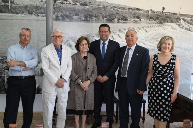 La ex eurodiputada Cristina Gutiérrez-Cortines, presentó el número 34 de la revista Cangilón, de la Asociación de Amigos del Museo de la Huerta de Alcantarilla - 1, Foto 1