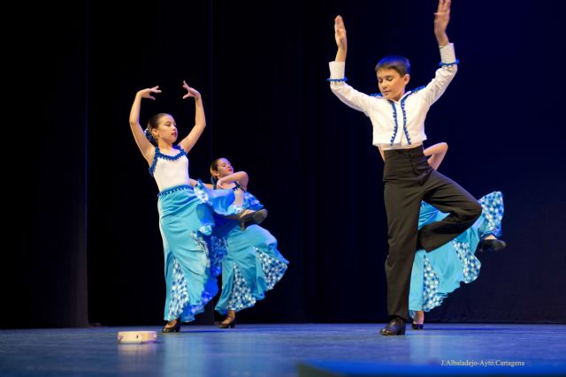 Más de 250 alumnas de la Escuela de Danza despiden el curso - 1, Foto 1
