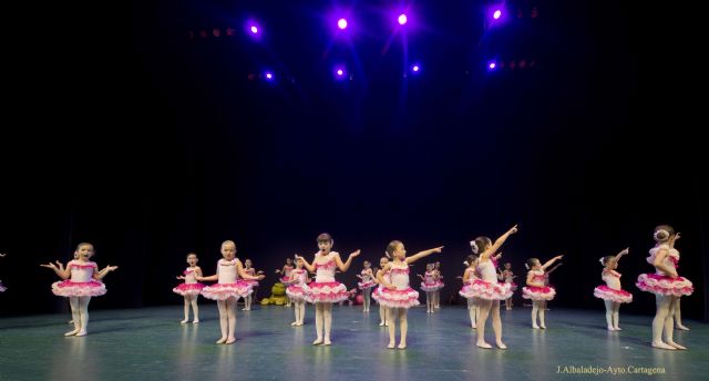 Más de 250 alumnas de la Escuela de Danza despiden el curso - 5, Foto 5