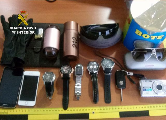La Guardia Civil desmantela una organización criminal dedicada al robo en viviendas - 2, Foto 2