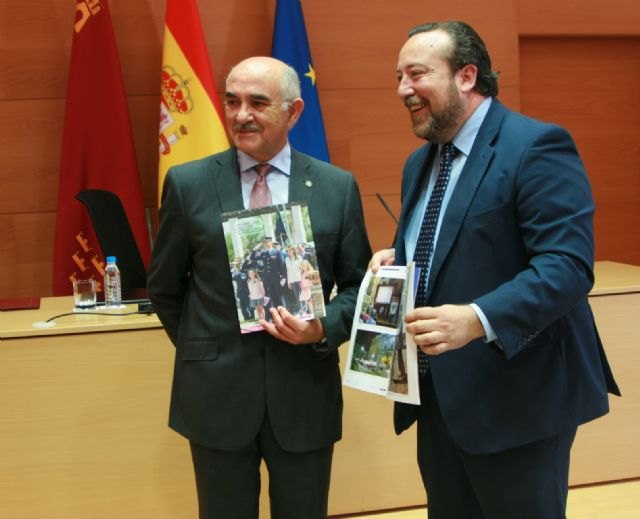 Garre destaca la aportación del Anuario de los periodistas como herramienta indispensable para analizar las principales noticias de 2014 - 1, Foto 1