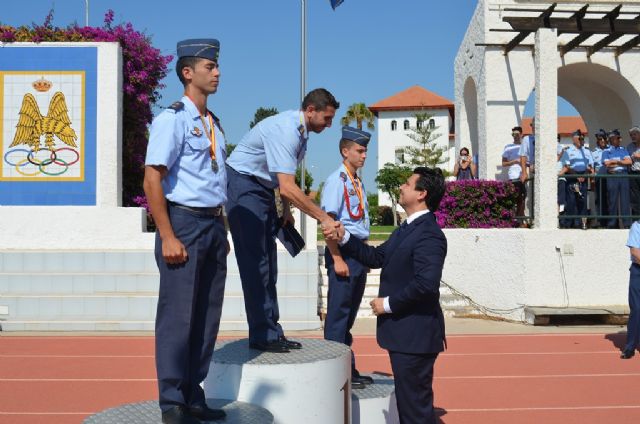 El Alcalde asiste a la clausura del Campeonato Nacional  Militar de Pentatlón Aeronáutico celebrado en la AGA - 2, Foto 2