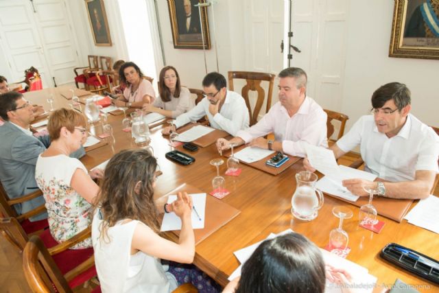 Los cinco grupos municipales tendrán voz y voto en las contrataciones municipales - 1, Foto 1