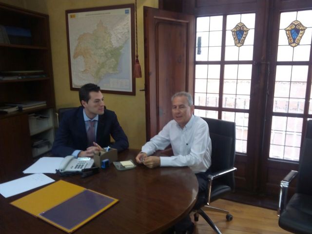 El Alcalde firma el convenio por el que se mejora el servicio de agua potable en Valentín - 1, Foto 1