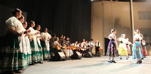 Puerto Lumbreras celebró su gran noche de folklore con grupos de Eslovenia, México, y Murcia - 3, Foto 3