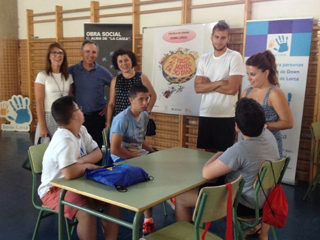 La asociación Down Lorca organiza una escuela de verano para la formación lúdica de 12 de sus socios de 4 a 23 años - 1, Foto 1