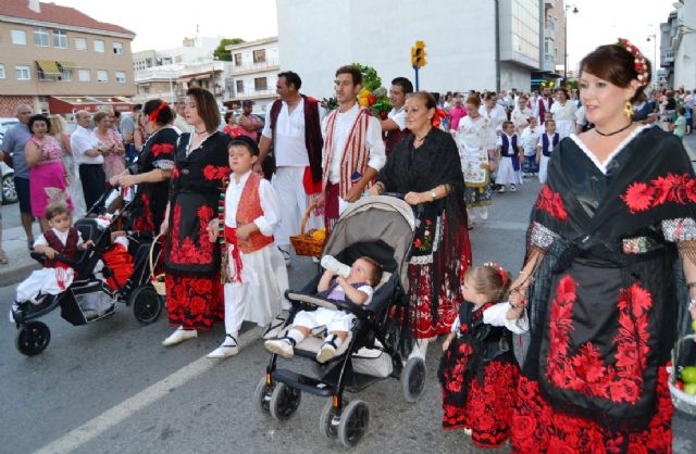 Cientos de huertanos honran a San Pedro en la tradicional ofrenda de frutos al Patrón - 1, Foto 1