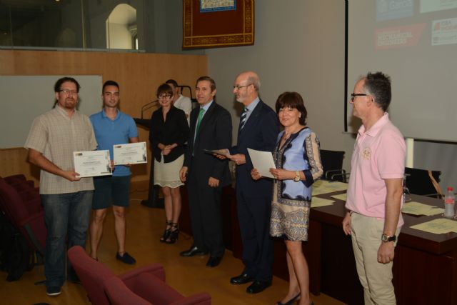 Entregan diplomas a los estudiantes del IES Politécnico que han fabricado piezas para los equipos de competición de la UPCT - 1, Foto 1