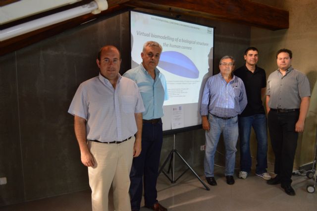 Premiados por desarrollar una herramienta que ayuda a los oftalmólogos a diagnosticar una enfermedad rara que afecta a la córnea - 1, Foto 1