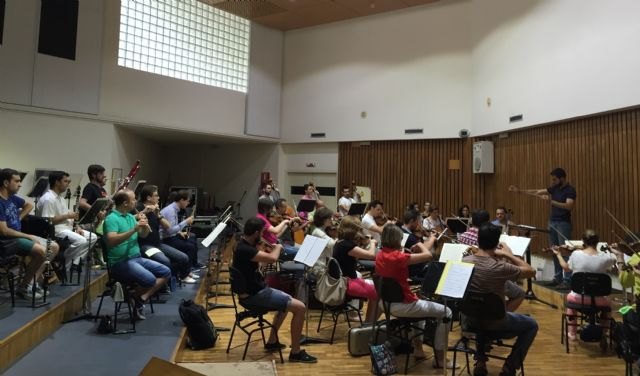 Tres estudiantes de Dirección de Orquesta del Conservatorio Superior de Música de Murcia se ponen al frente de la Sinfónica de la Región - 1, Foto 1