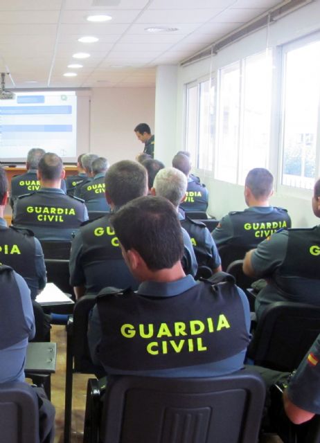 La Guardia Civil forma a sus miembros para la aplicación de las nuevas leyes de Protección de la Seguridad Ciudadana y Código Penal - 1, Foto 1