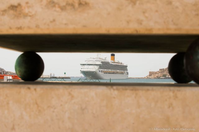 Una muestra de arte flotante recala en Cartagena - 1, Foto 1