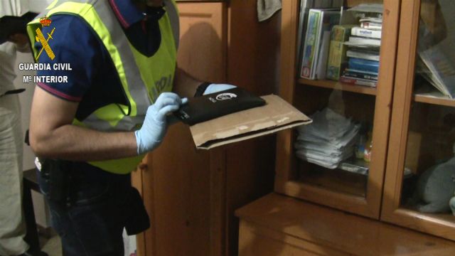 La Guardia Civil detiene a los integrantes una organización  dedicada a estafar a través de internet mediante phishing - 1, Foto 1