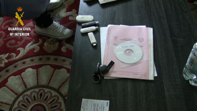 La Guardia Civil detiene a los integrantes una organización  dedicada a estafar a través de internet mediante phishing - 2, Foto 2