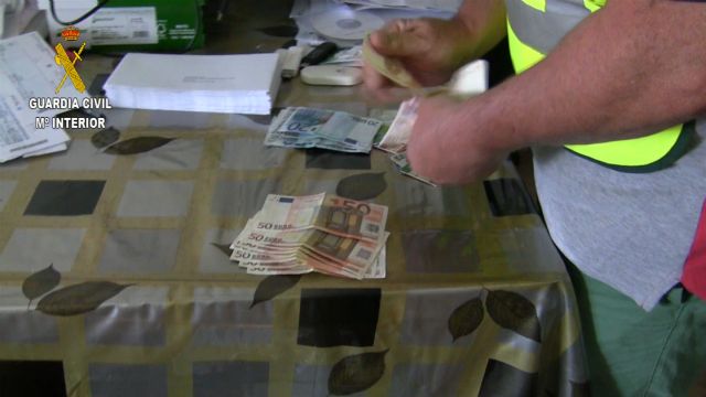 La Guardia Civil detiene a los integrantes una organización  dedicada a estafar a través de internet mediante phishing - 5, Foto 5