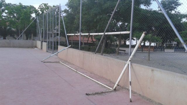 El PSOE alerta del peligroso estado de las instalaciones deportivas de Los Ángeles debido a la falta de mantenimiento - 1, Foto 1