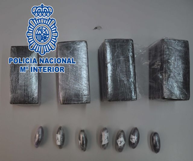 La Policía Nacional detiene a una persona por tráfico de drogas en una calle de la localidad de Alcantarilla - 2, Foto 2