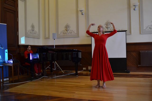 Una profesora de la UCAM investiga en su tesis sobre 'la presencia escénica del intérprete' - 2, Foto 2