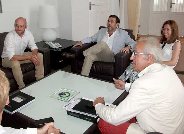 El alcalde toma nota de las propuestas de los empresarios y vecinos de La Manga - 1, Foto 1