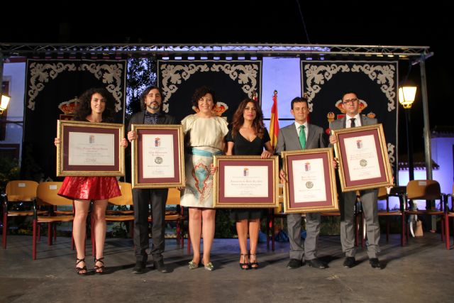 El Ayuntamiento de Puerto Lumbreras otorgó distinciones y reconocimientos a personas e instituciones coincidiendo con el Día de la Independencia - 1, Foto 1
